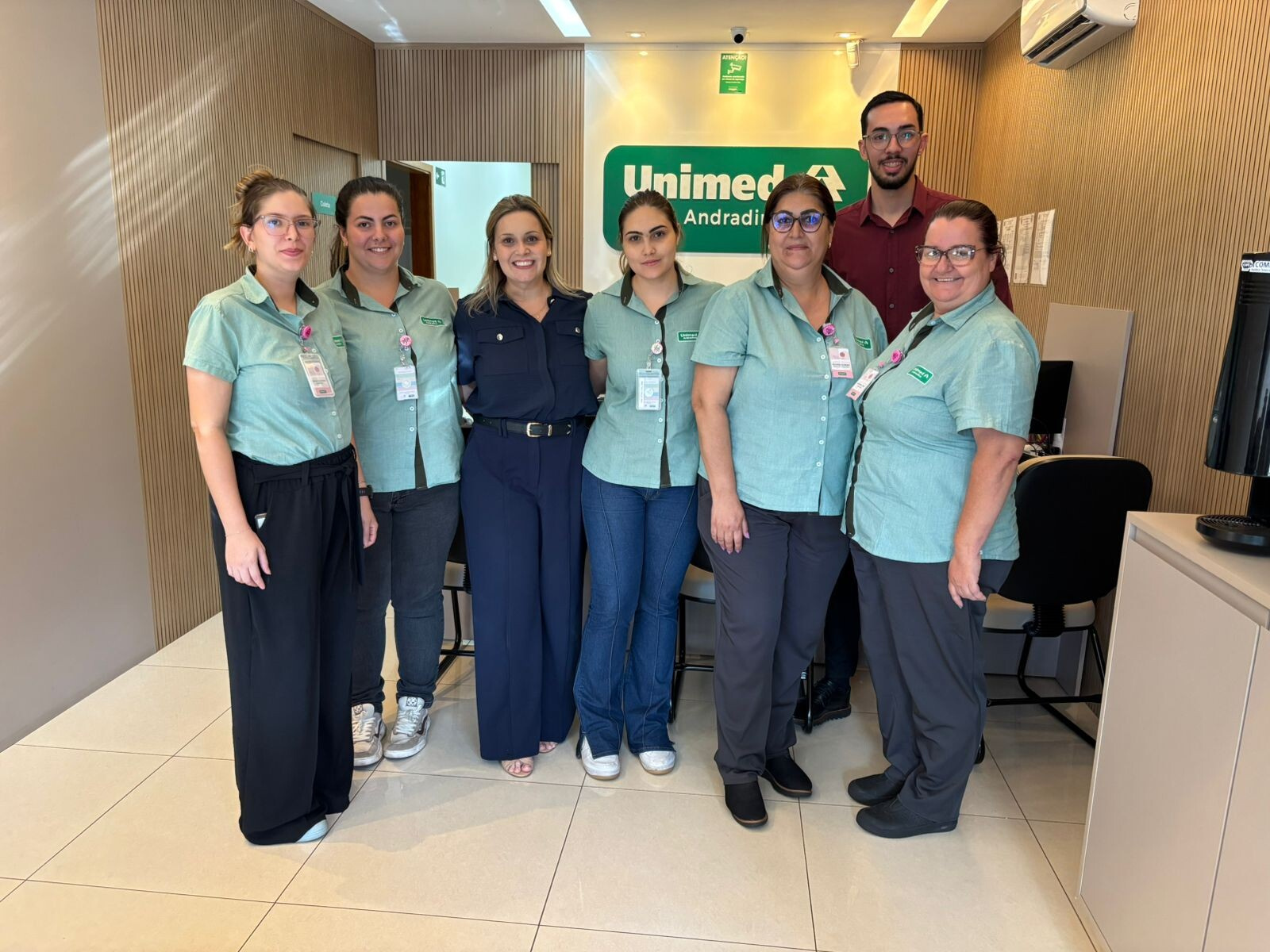 Equipe técnica participa de treinamento de atualização em coleta laboratorial com foco em segurança e qualidade