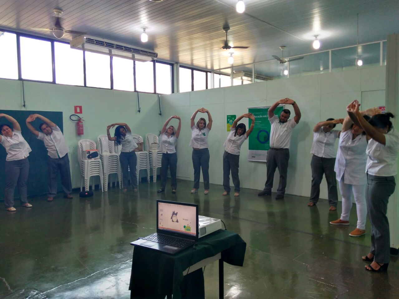 Colaboradores da Unimed Andradina iniciam Ginástica Laboral