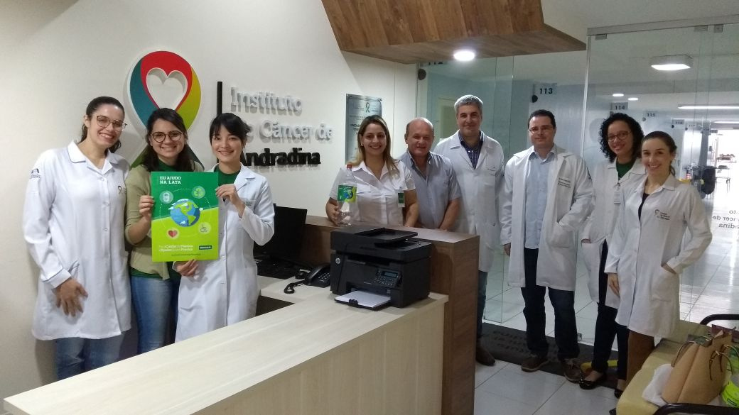 Unimed Andradina visita Instituto do Câncer e promove ação conjunta 
