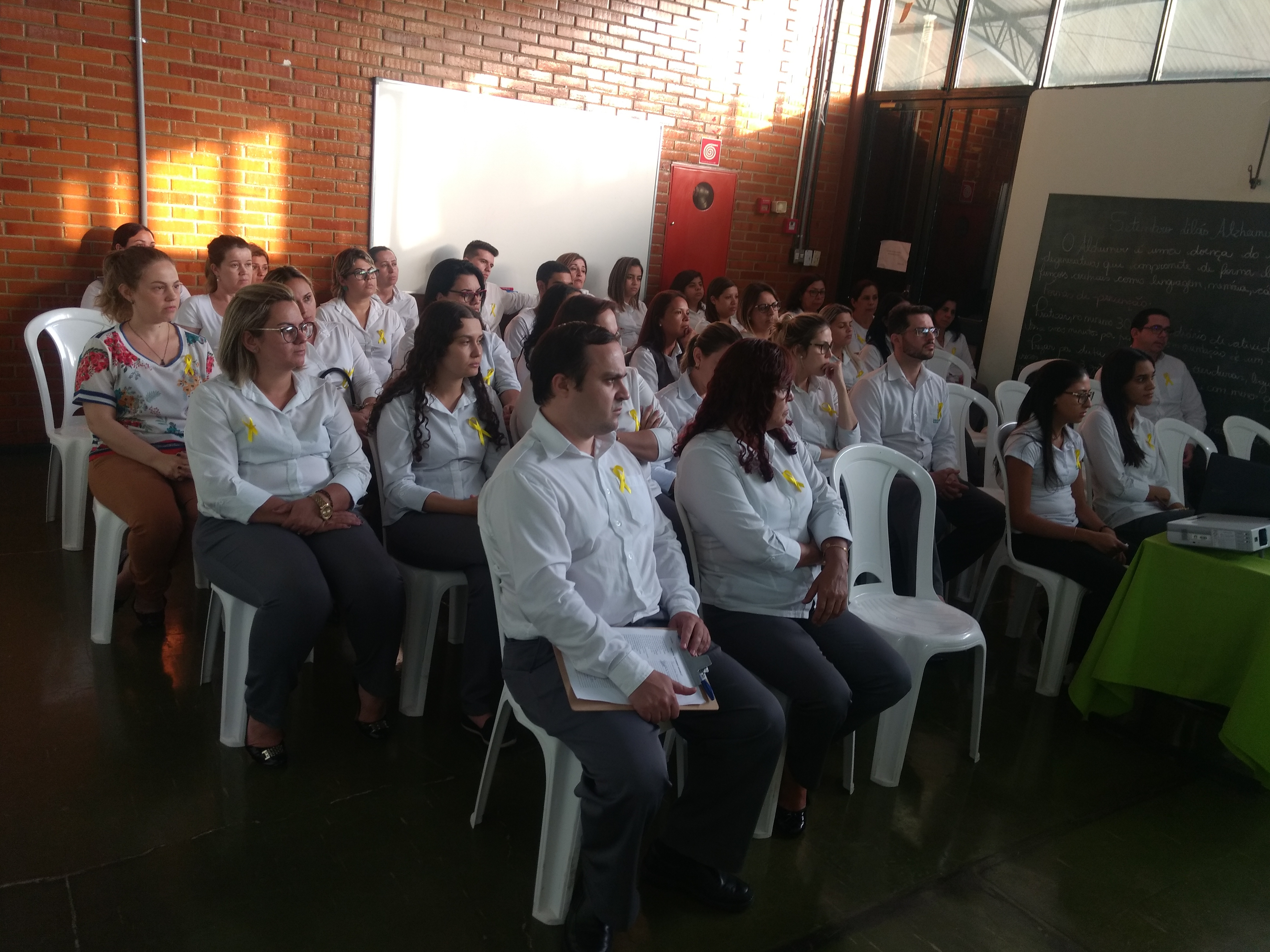 Unimed Andradina promove palestra sobre suicídio aos funcionários