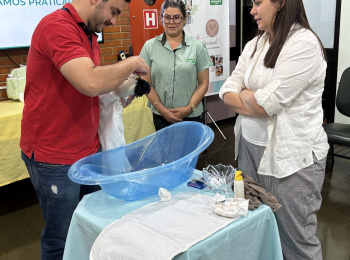 Programa Amor Pleno promove aula prática sobre os primeiros cuidados com o recém-nascido