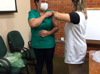 Unimed Andradina realiza vacinação dos colaboradores e diretores