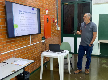 Unimed Andradina realiza palestra sobre Direção Defensiva com colaboradores