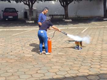 Colaboradores da Unimed Andradina participam de treinamento de Brigada de Incêndio