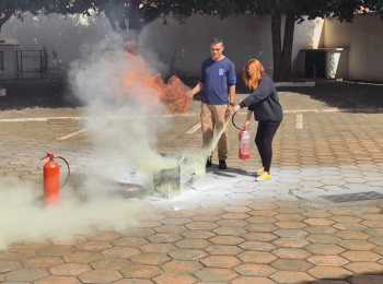 Colaboradores da Unimed Andradina participam de treinamento de Brigada de Incêndio