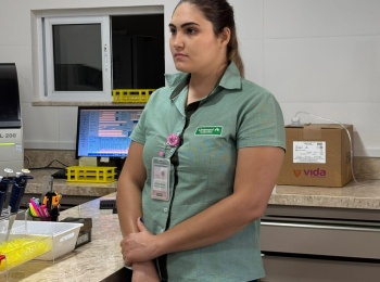 Equipe técnica participa de treinamento de atualização em coleta laboratorial com foco em segurança e qualidade