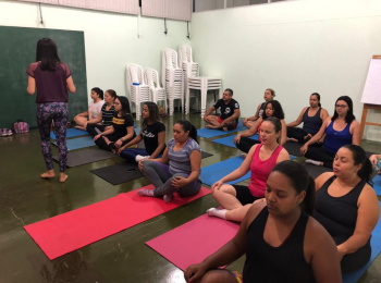 Grupo Vida Leve participa de aula de Yoga