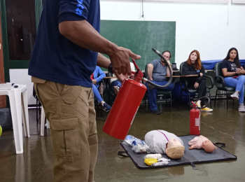 Colaboradores da Unimed Andradina participam de treinamento de Brigada de Incêndio