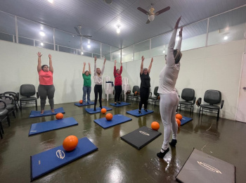 Grupo de Crônicos participa de aula prática de Pilates com foco na qualidade de vida