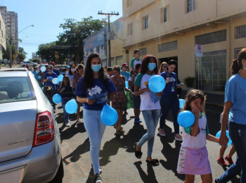 Unimed Andradina e Clínica Neuro Desenvolver realizam ação em alusão ao Autismo