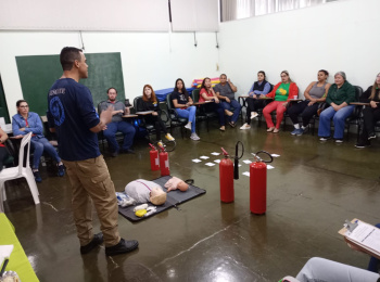 Colaboradores da Unimed Andradina participam de treinamento de Brigada de Incêndio