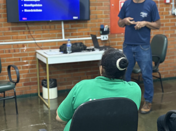 Unimed Andradina realiza treinamento sobre Equipamentos de Proteção para colaboradoras do setor de limpeza