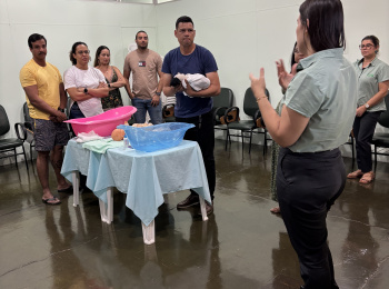 Programa Amor Pleno promove aula prática sobre os primeiros cuidados com o recém-nascido