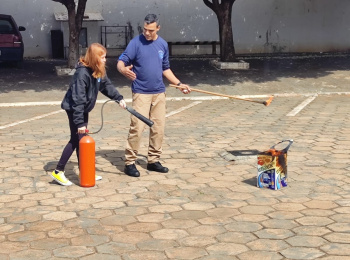 Colaboradores da Unimed Andradina participam de treinamento de Brigada de Incêndio