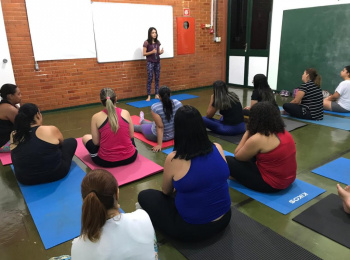 Grupo Vida Leve participa de aula de Yoga