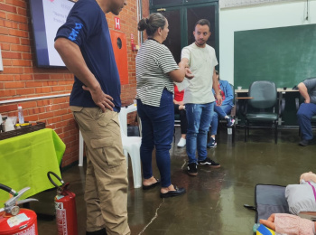 Colaboradores da Unimed Andradina participam de treinamento de Brigada de Incêndio