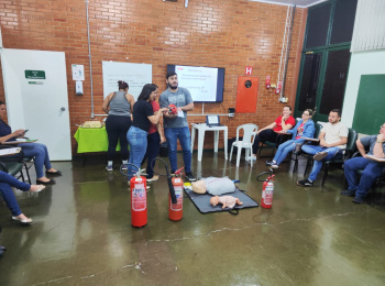 Colaboradores da Unimed Andradina participam de treinamento de Brigada de Incêndio