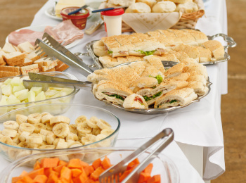 Unimed Andradina realiza encontro com médicos e promove torneio de Beach Tennis