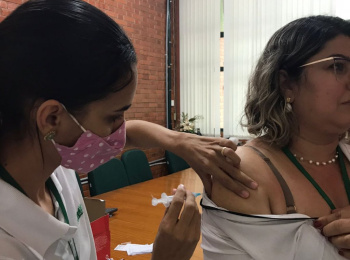 Campanha de Vacinação com colaboradores é realizada na Unimed Andradina