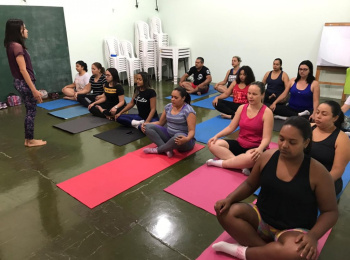 Grupo Vida Leve participa de aula de Yoga