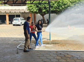 Colaboradores da Unimed Andradina participam de treinamento de Brigada de Incêndio