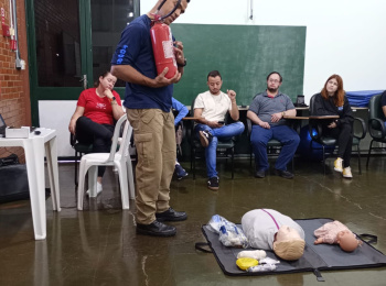 Colaboradores da Unimed Andradina participam de treinamento de Brigada de Incêndio