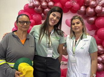 Outubro Rosa leva orientações sobre câncer de mama às colaboradoras da Viralcool