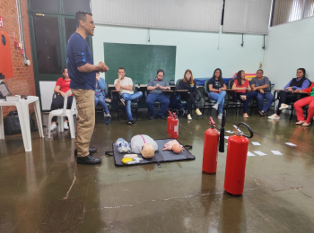 Colaboradores da Unimed Andradina participam de treinamento de Brigada de Incêndio