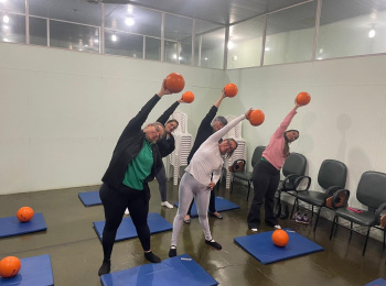 Grupo de Crônicos participa de aula prática de Pilates com foco na qualidade de vida