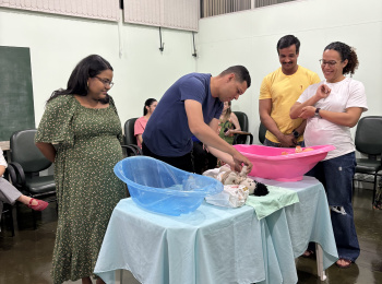 Programa Amor Pleno promove aula prática sobre os primeiros cuidados com o recém-nascido