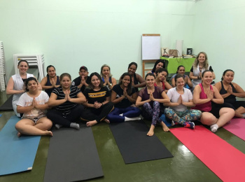 Grupo Vida Leve participa de aula de Yoga
