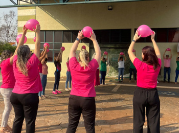 Unimed Andradina realiza ações internas sobre o Outubro Rosa