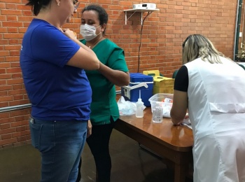 Unimed Andradina realiza vacinação dos colaboradores e diretores