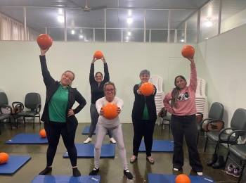 Grupo de Crônicos participa de aula prática de Pilates com foco na qualidade de vida