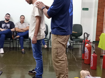 Colaboradores da Unimed Andradina participam de treinamento de Brigada de Incêndio