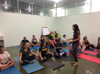Grupo Vida Leve participa de aula de Yoga