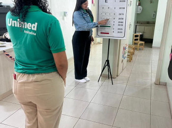 Unimed Andradina realiza ação de saúde ocular para colaboradores