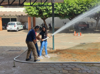 Colaboradores da Unimed Andradina participam de treinamento de Brigada de Incêndio