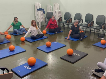 Grupo de Crônicos participa de aula prática de Pilates com foco na qualidade de vida
