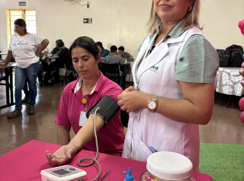 Outubro Rosa leva orientações sobre câncer de mama às colaboradoras da Viralcool