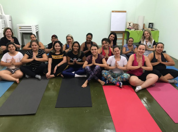 Grupo Vida Leve participa de aula de Yoga