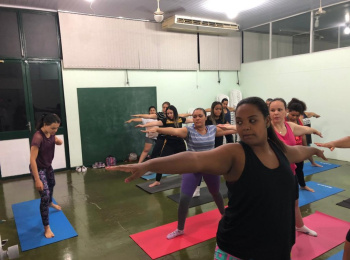 Grupo Vida Leve participa de aula de Yoga
