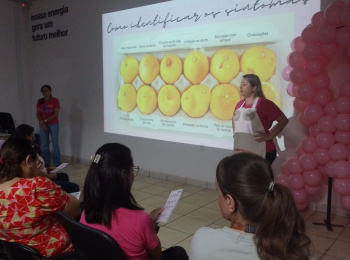 Unimed Andradina ministra palestra sobre Outubro Rosa na Usina Raízen