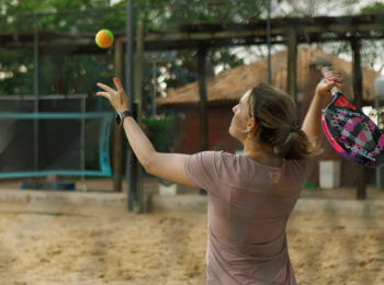 Unimed Andradina realiza encontro com médicos e promove torneio de Beach Tennis