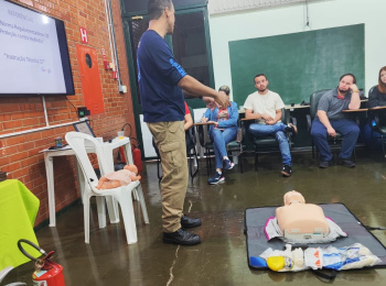 Colaboradores da Unimed Andradina participam de treinamento de Brigada de Incêndio