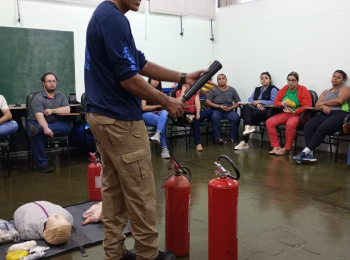 Colaboradores da Unimed Andradina participam de treinamento de Brigada de Incêndio