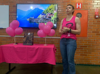 Colaboradores da Unimed Andradina participam de palestra sobre o câncer de mama