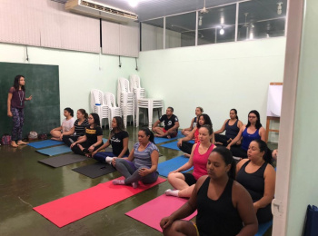 Grupo Vida Leve participa de aula de Yoga