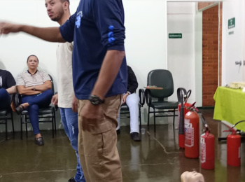 Colaboradores da Unimed Andradina participam de treinamento de Brigada de Incêndio