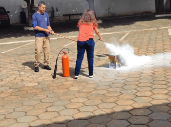 Colaboradores da Unimed Andradina participam de treinamento de Brigada de Incêndio